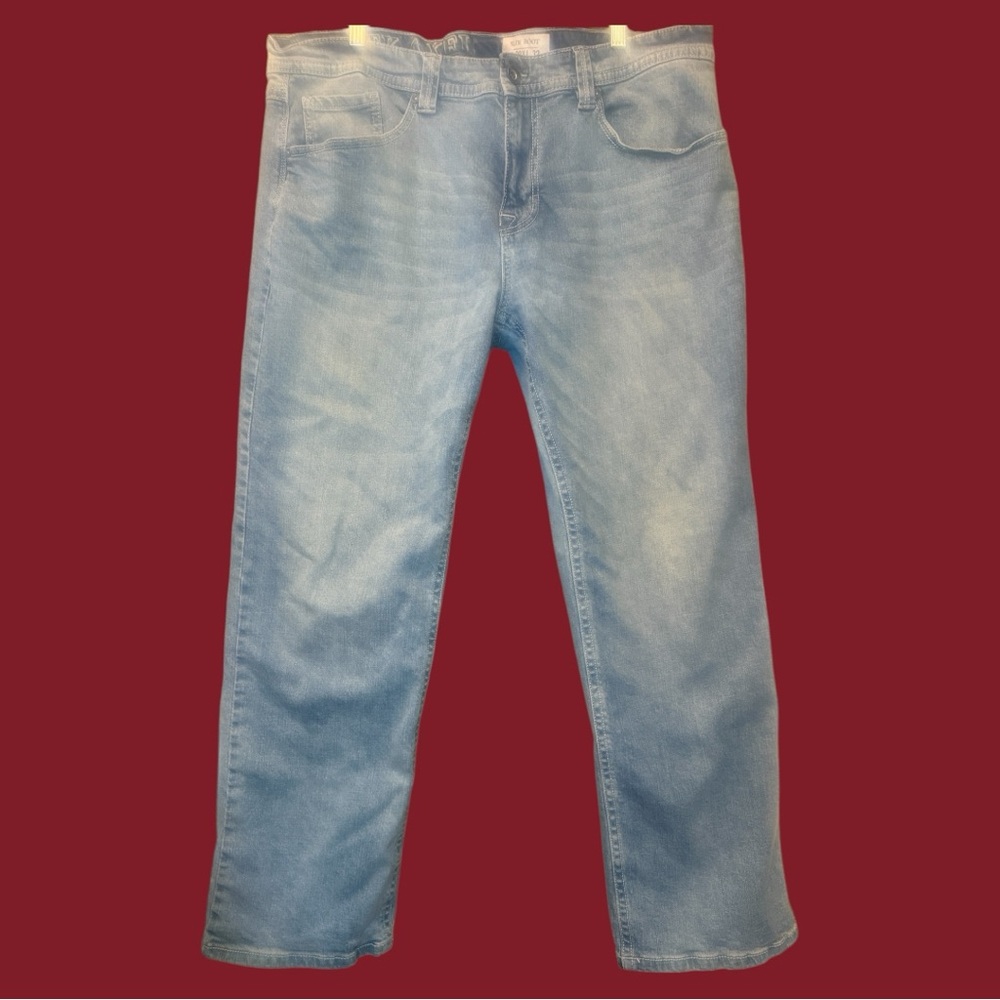 TK Axel men’s light wash boot cut.  Five pocket, flap pockets on back. Sz 38x32